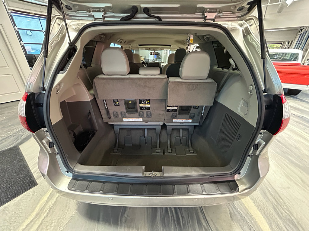 Used 2017 Toyota Sienna XLE w/ XLE Navigation Package FWD image 47