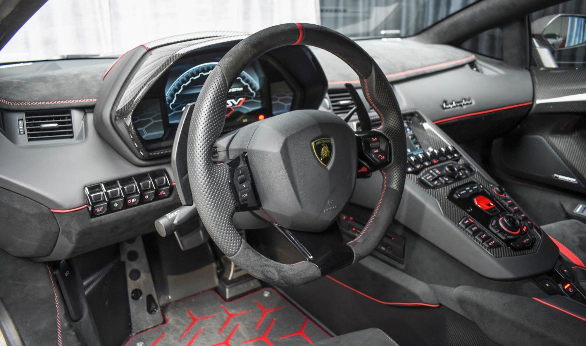 Used 2020 Lamborghini Aventador SVJ image 2