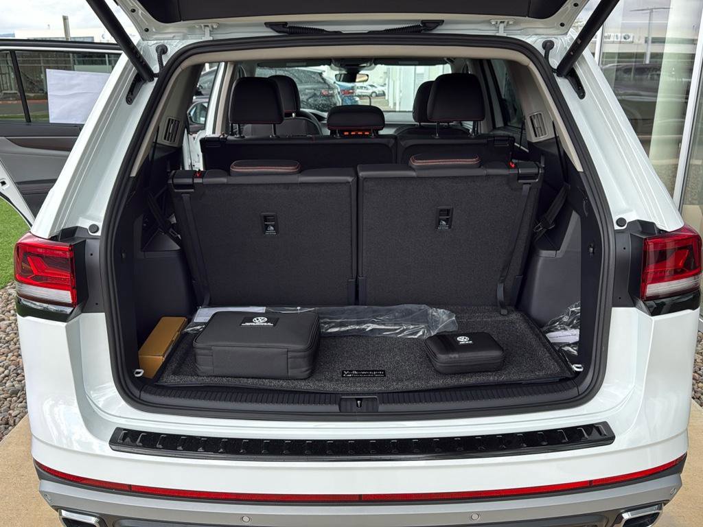 New 2025 Volkswagen Atlas Peak Edition SE image 17