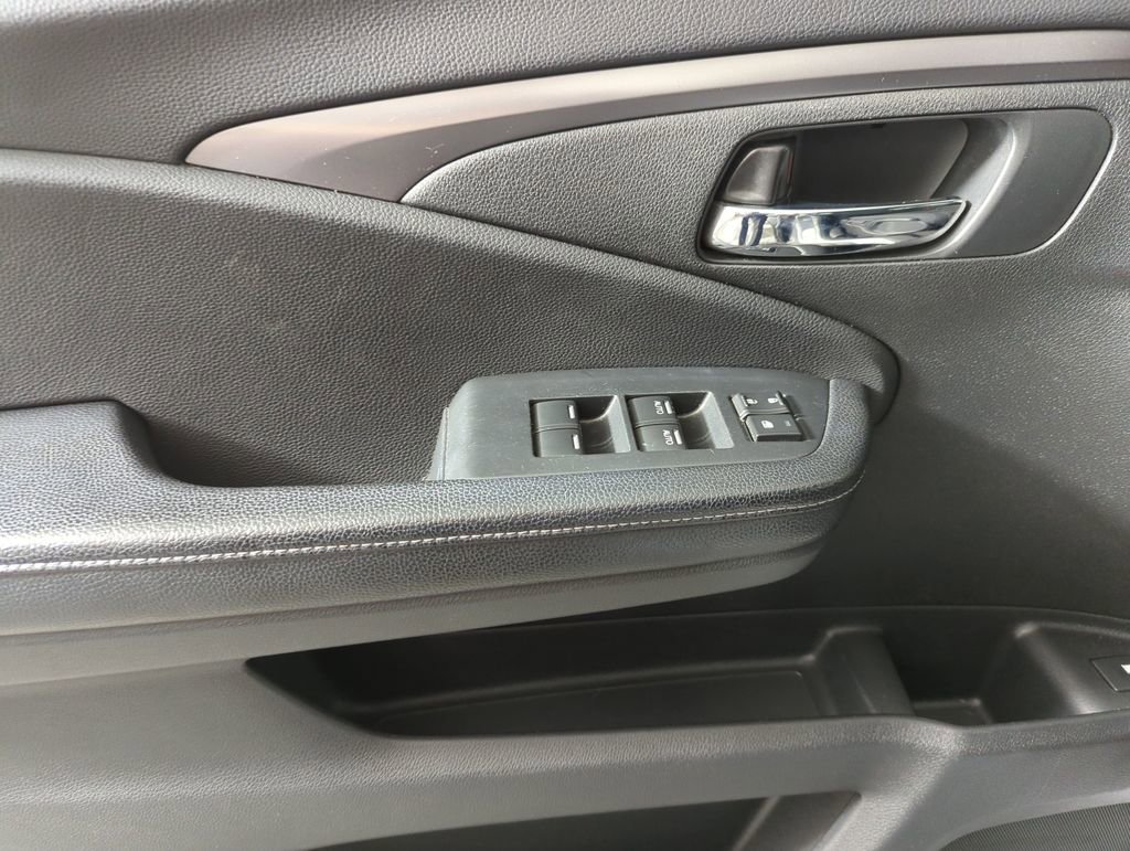 Used 2017 Honda Ridgeline RT image 9