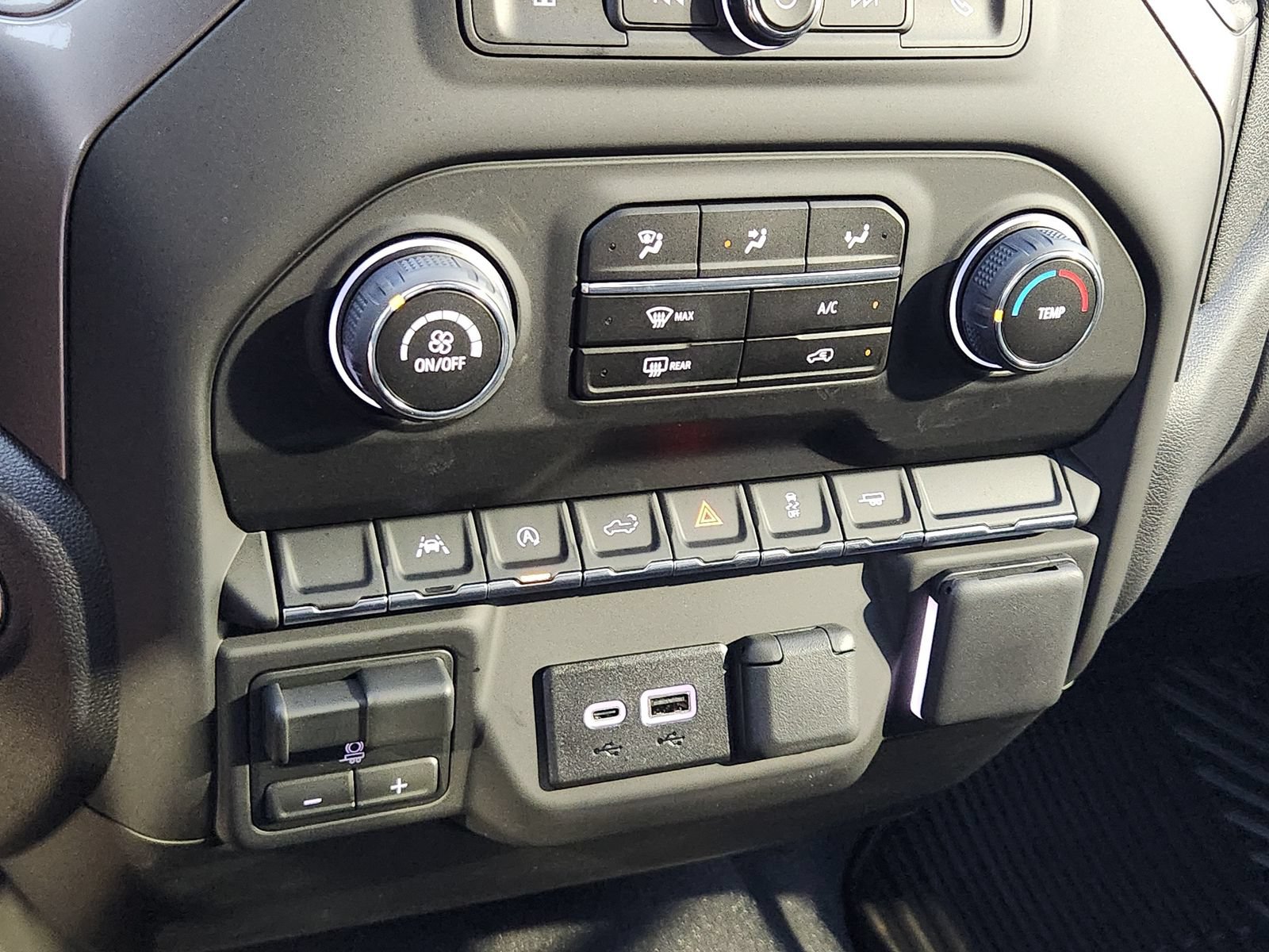 New 2026 Chevrolet Silverado 1500 Custom w/ LPO, Dark Essentials Package RWD image 18