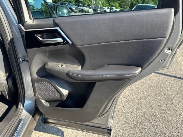 Used 2023 Mitsubishi Outlander SE AWD/4WD image 17