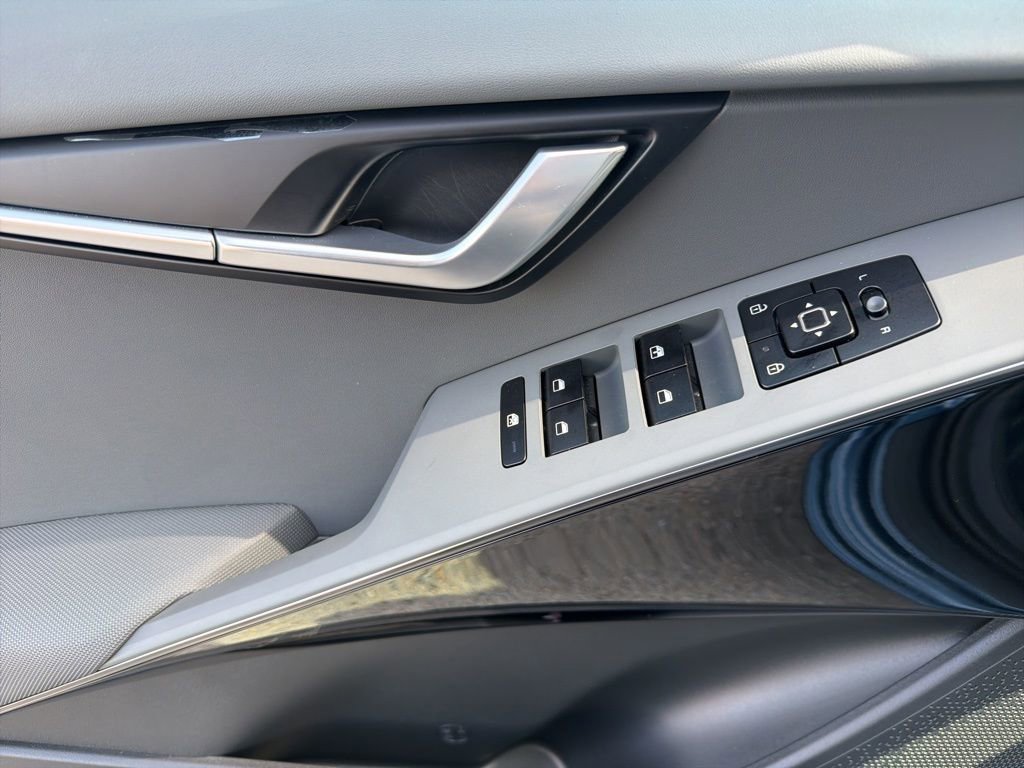 Certified 2025 Kia Niro EX image 13