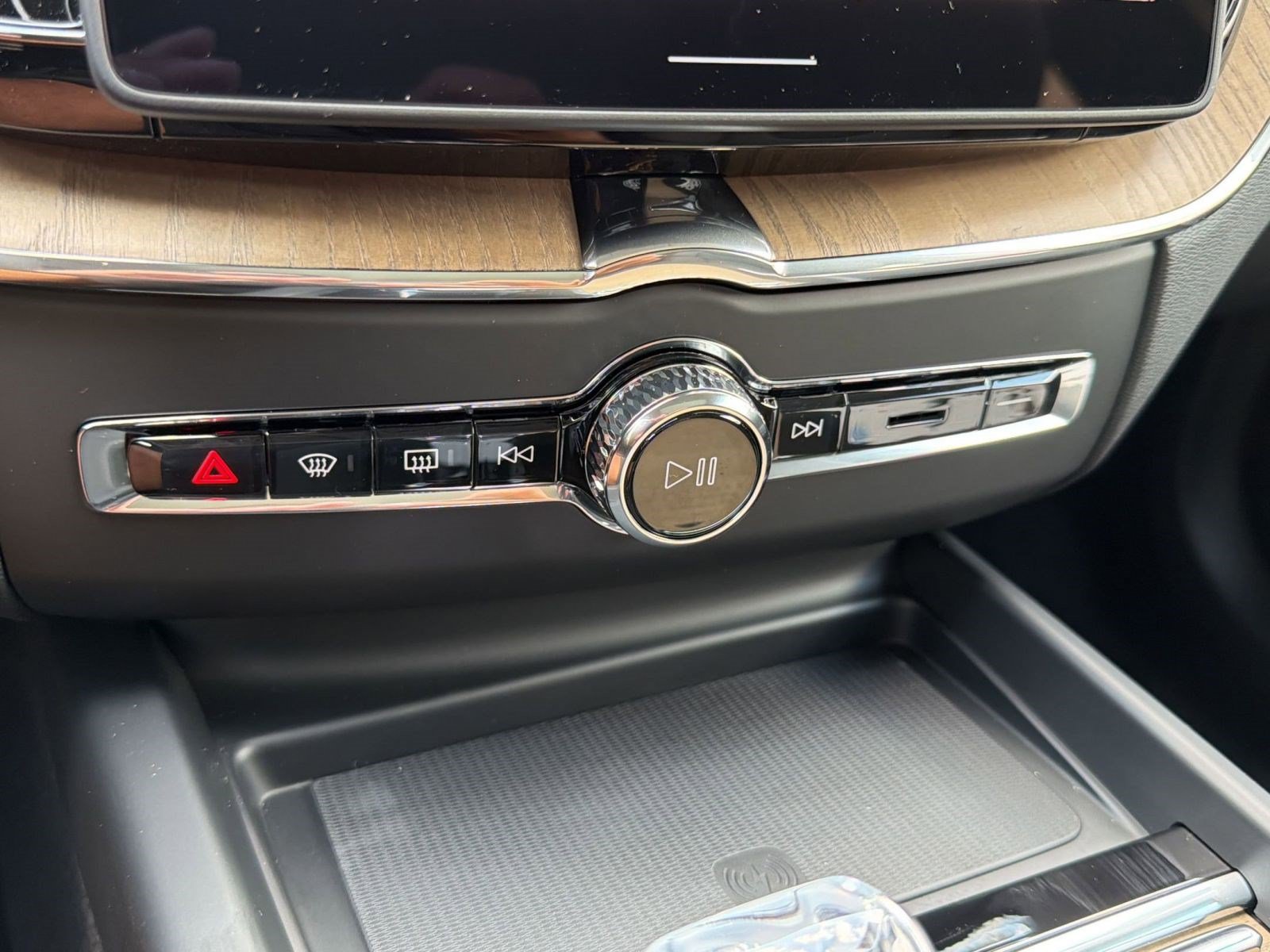 New 2026 Volvo XC60 B5 Plus w/ Climate Package AWD/4WD image 19