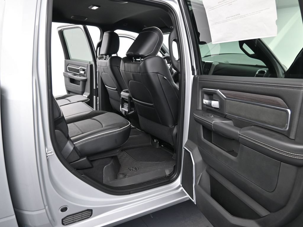 New 2026 RAM 2500 Laramie AWD/4WD image 11