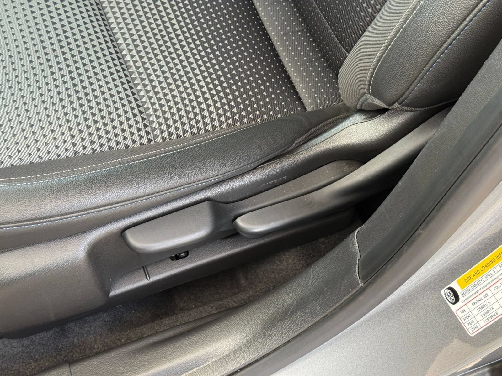 Used 2025 Chevrolet Trax LT FWD image 22