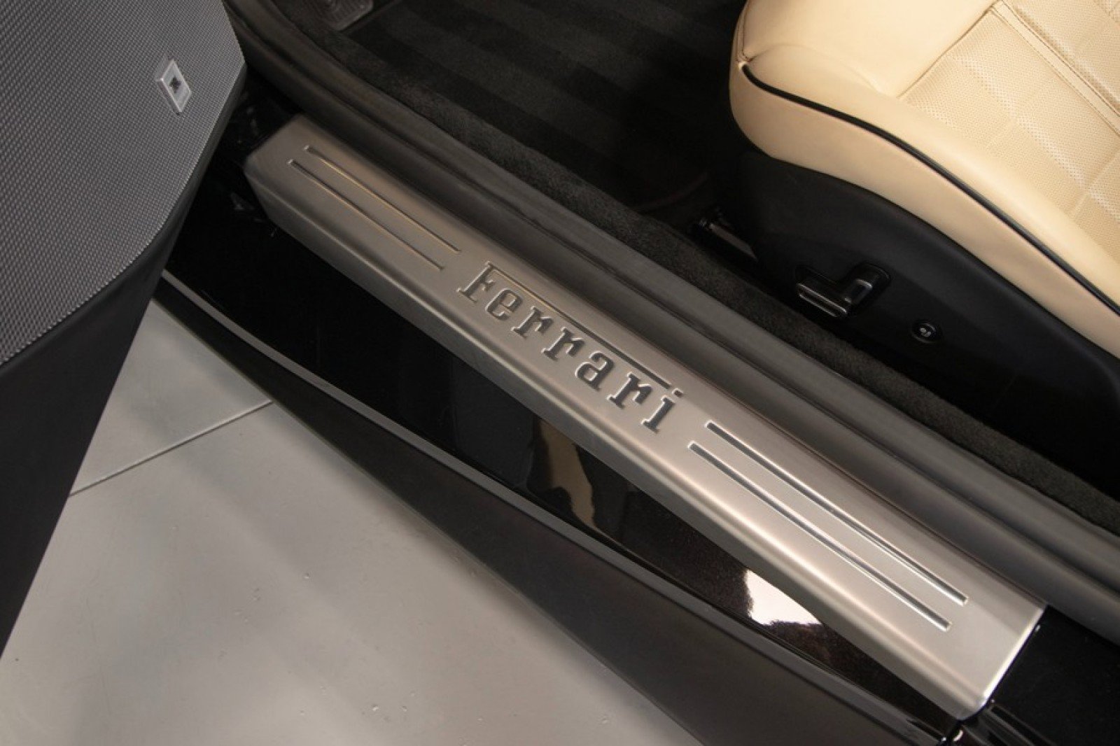 Used 2020 Ferrari Portofino image 42