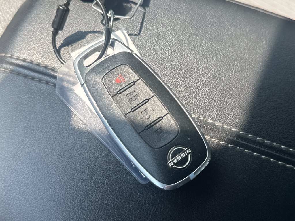 Used 2025 Nissan Sentra SV FWD image 33