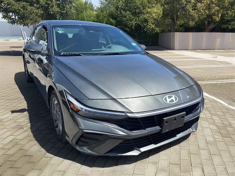 Used 2024 Hyundai Elantra SEL FWD image 1