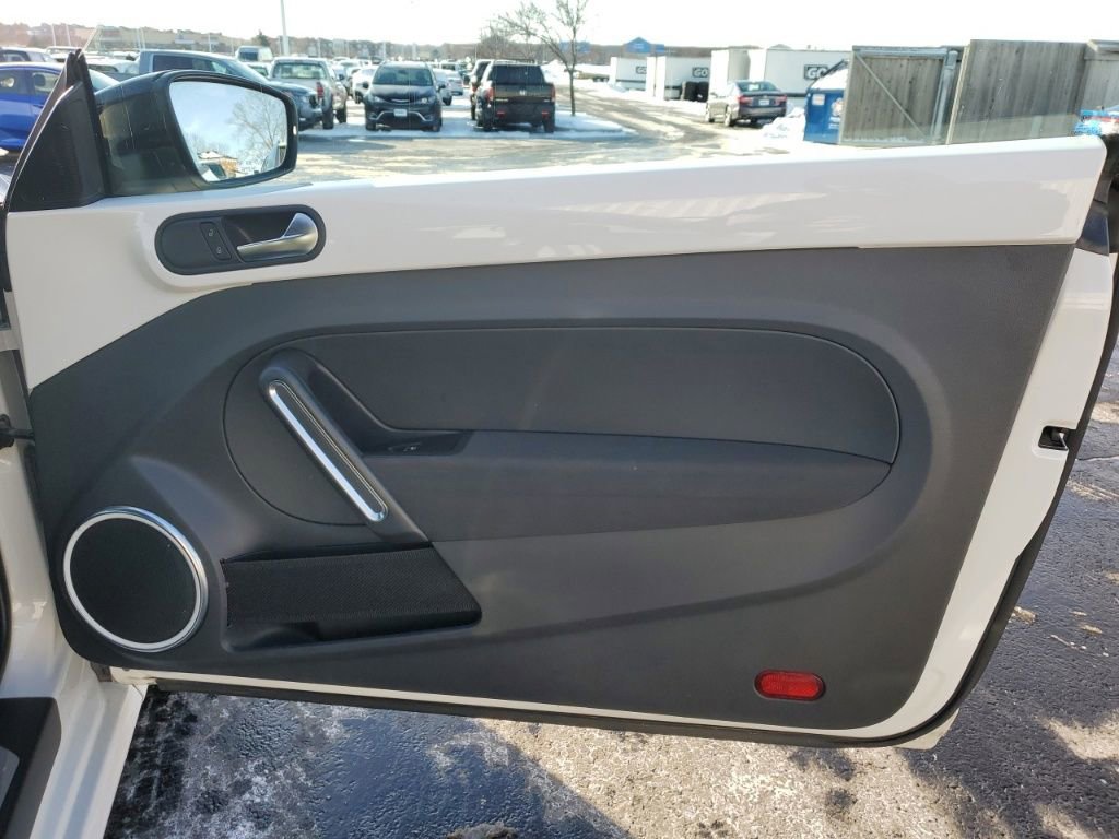 Used 2012 Volkswagen Beetle 2.0T image 25