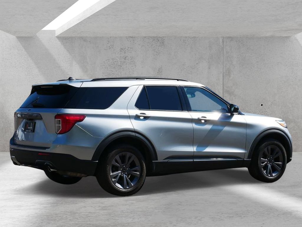 Certified 2023 Ford Explorer XLT w/ Equipment Group 202A AWD/4WD image 3
