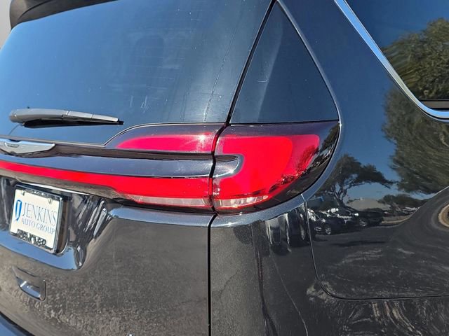 Used 2024 Chrysler Pacifica Limited image 14