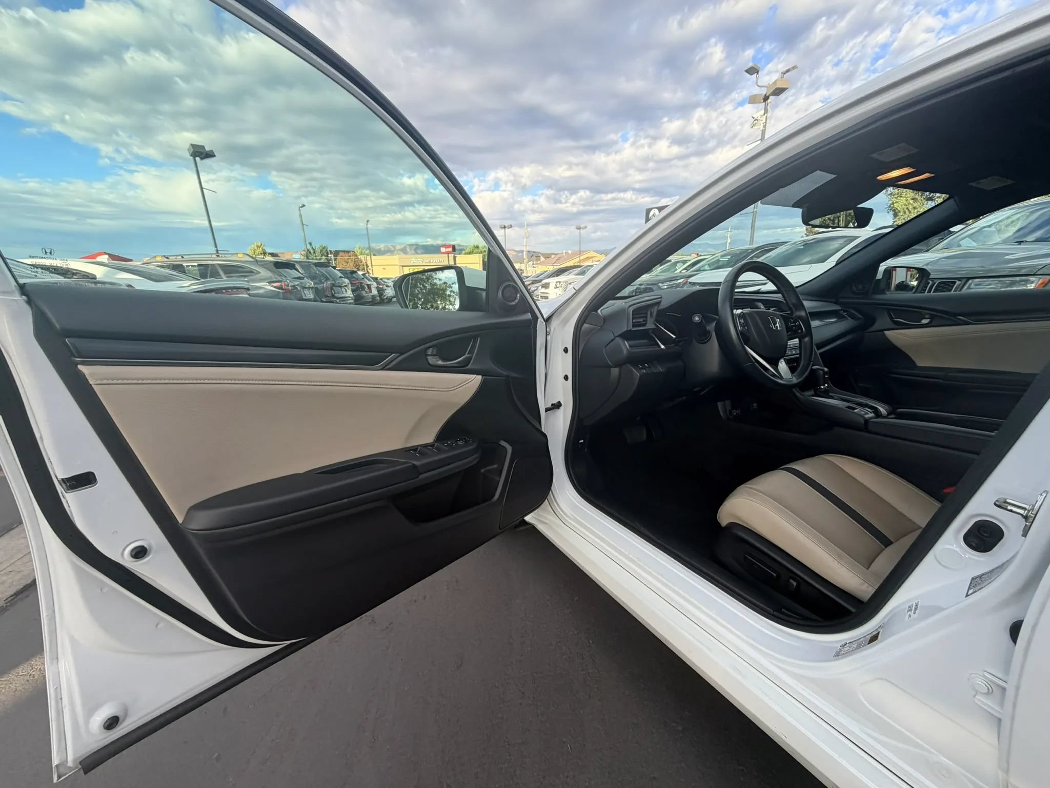 Used 2020 Honda Civic EX-L image 10