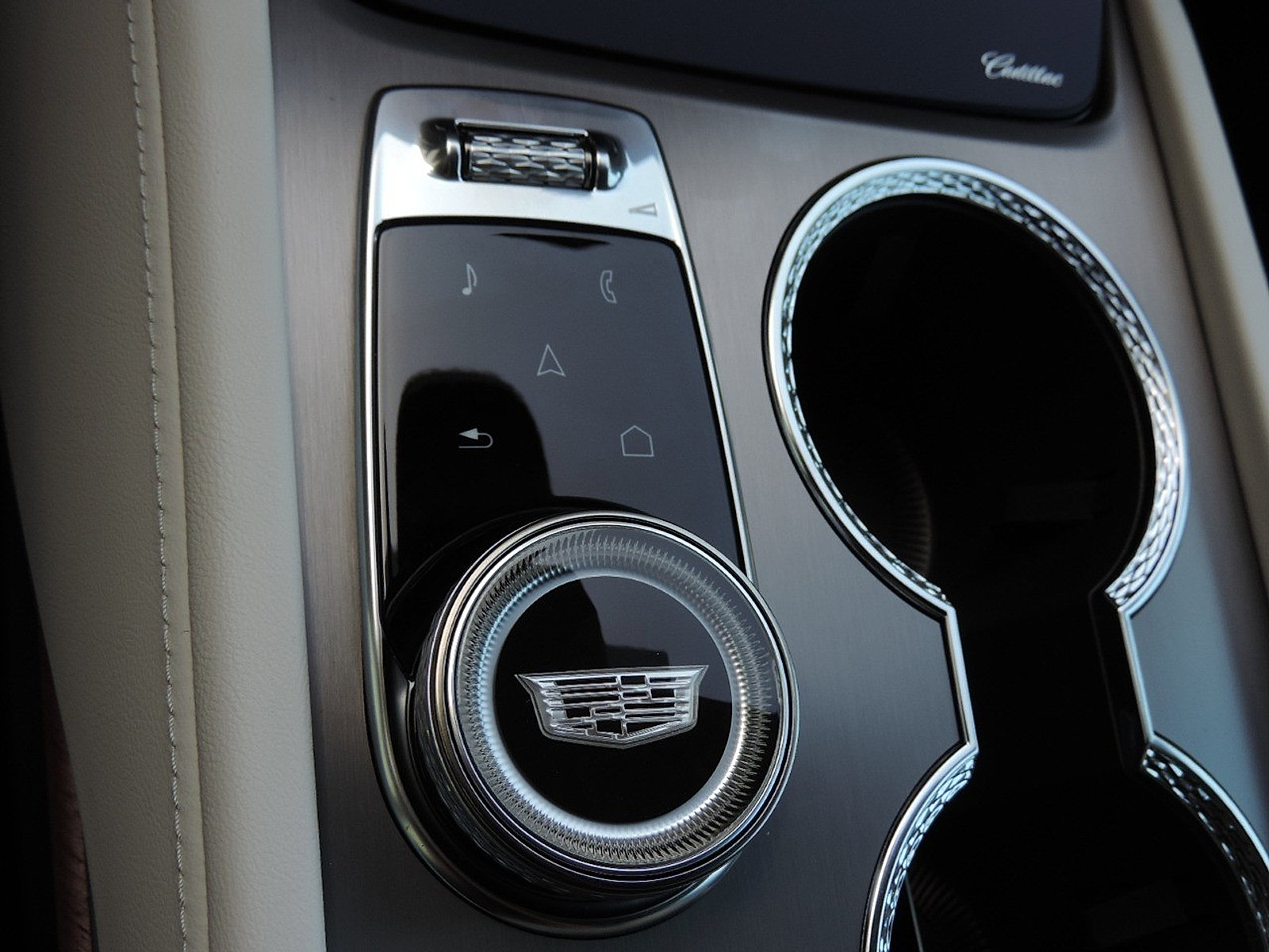 New 2027 Cadillac Vistiq Luxury AWD/4WD image 23
