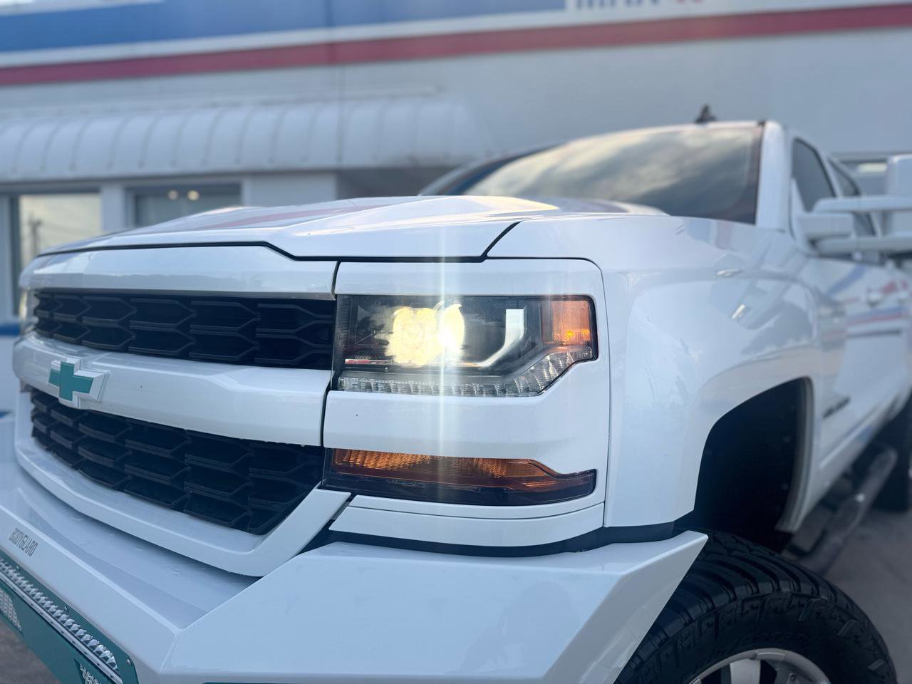 Used 2018 Chevrolet Silverado 1500 LT w/ Trailering Package AWD/4WD image 4