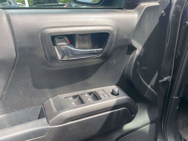 Used 2019 Toyota Tacoma TRD Sport AWD/4WD image 19