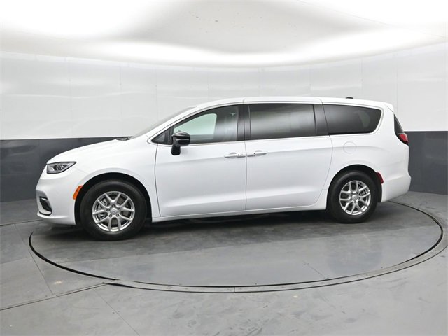 New 2026 Chrysler Pacifica Select image 7