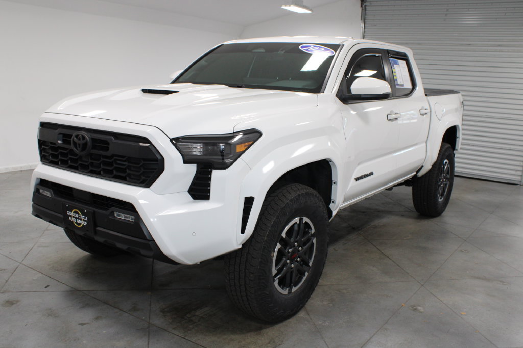 Used 2024 Toyota Tacoma TRD Sport w/ TRD Sport Upgrade Package AWD/4WD image 4