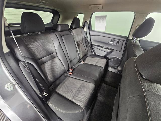 Used 2025 Nissan Rogue SV image 17