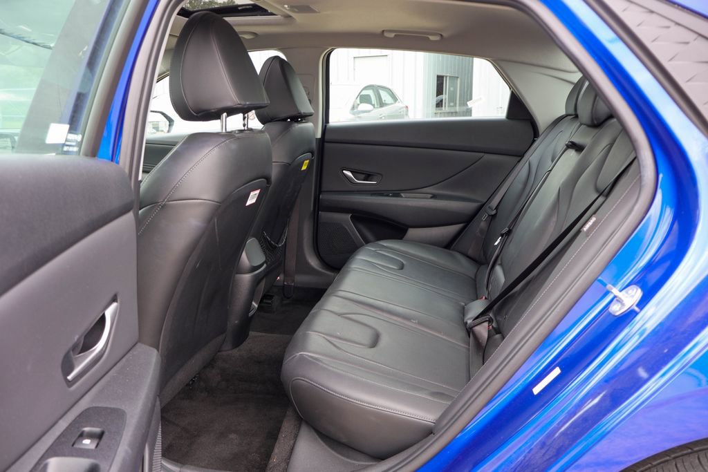 Used 2025 Hyundai Elantra Limited FWD image 9