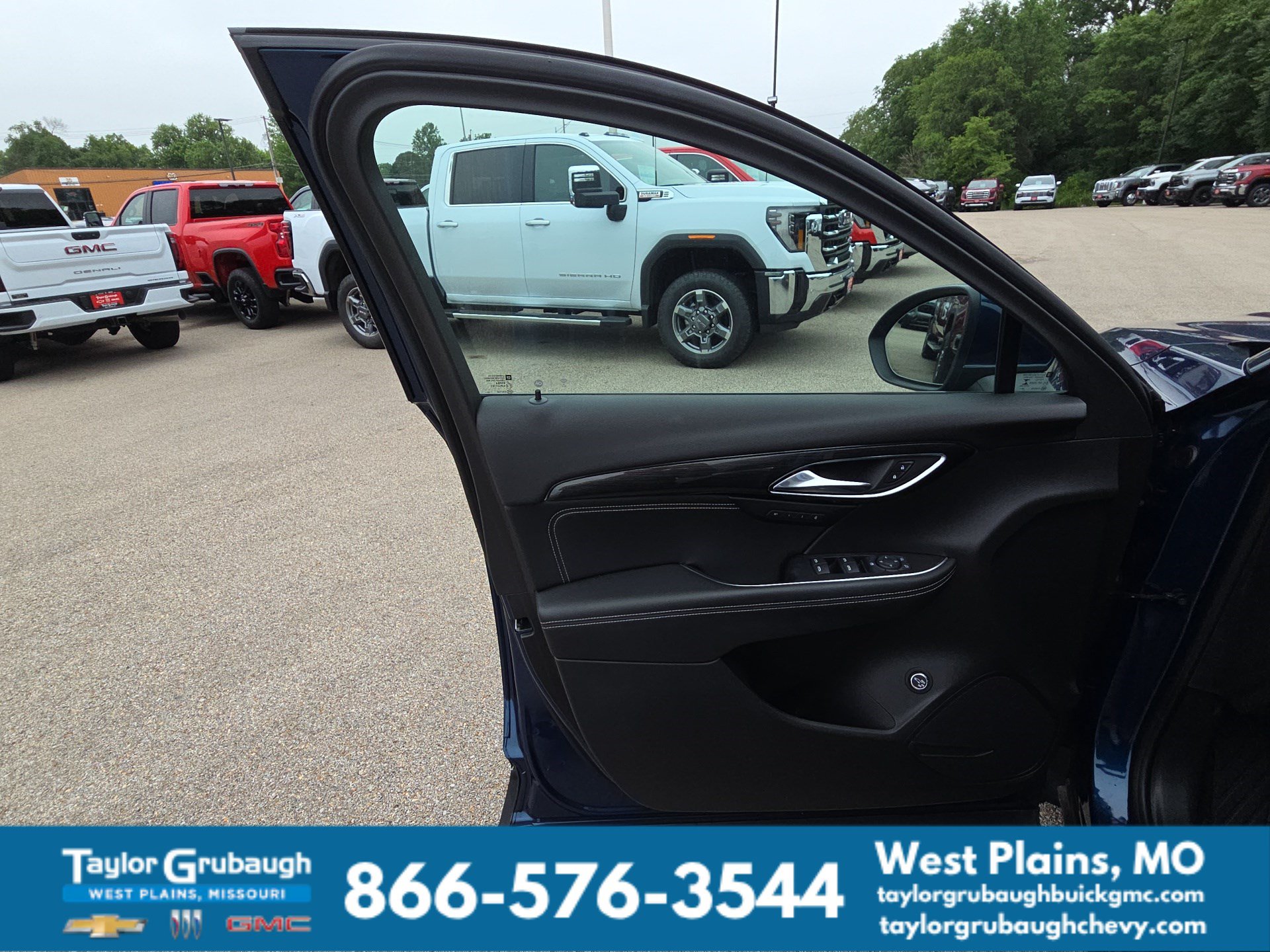 Used 2023 Buick Envision Essence FWD image 12