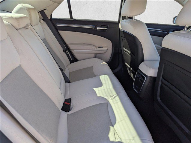 Used 2013 Chrysler 300 C RWD image 29