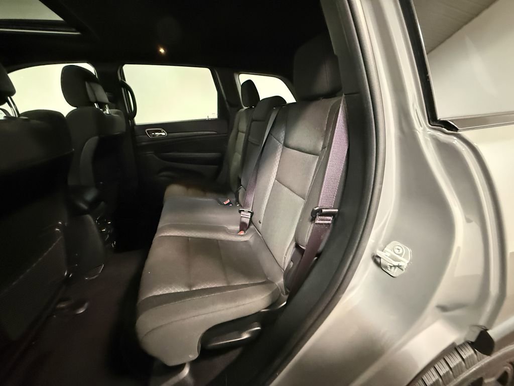 Used 2019 Jeep Grand Cherokee Laredo AWD/4WD image 9