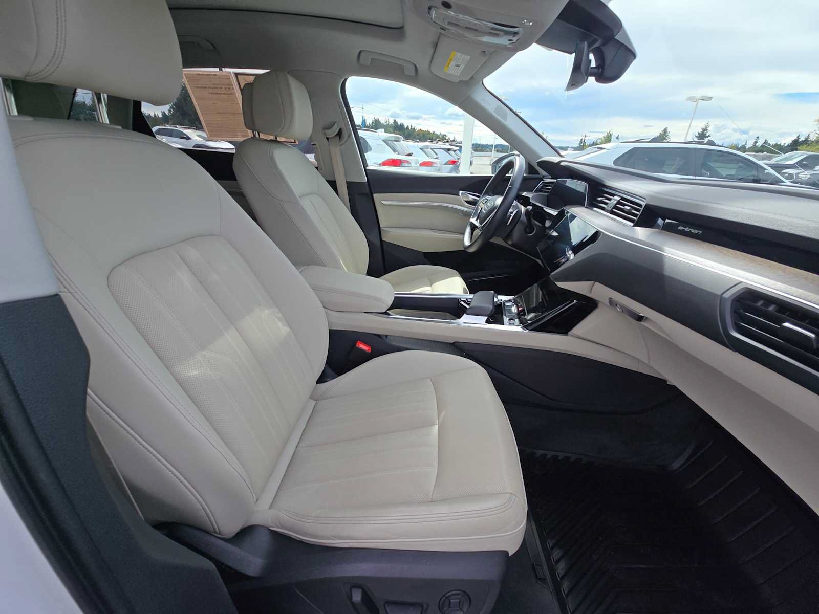 Used 2024 Audi Q8 e-tron Premium Plus w/ Premium Plus Package AWD/4WD image 11