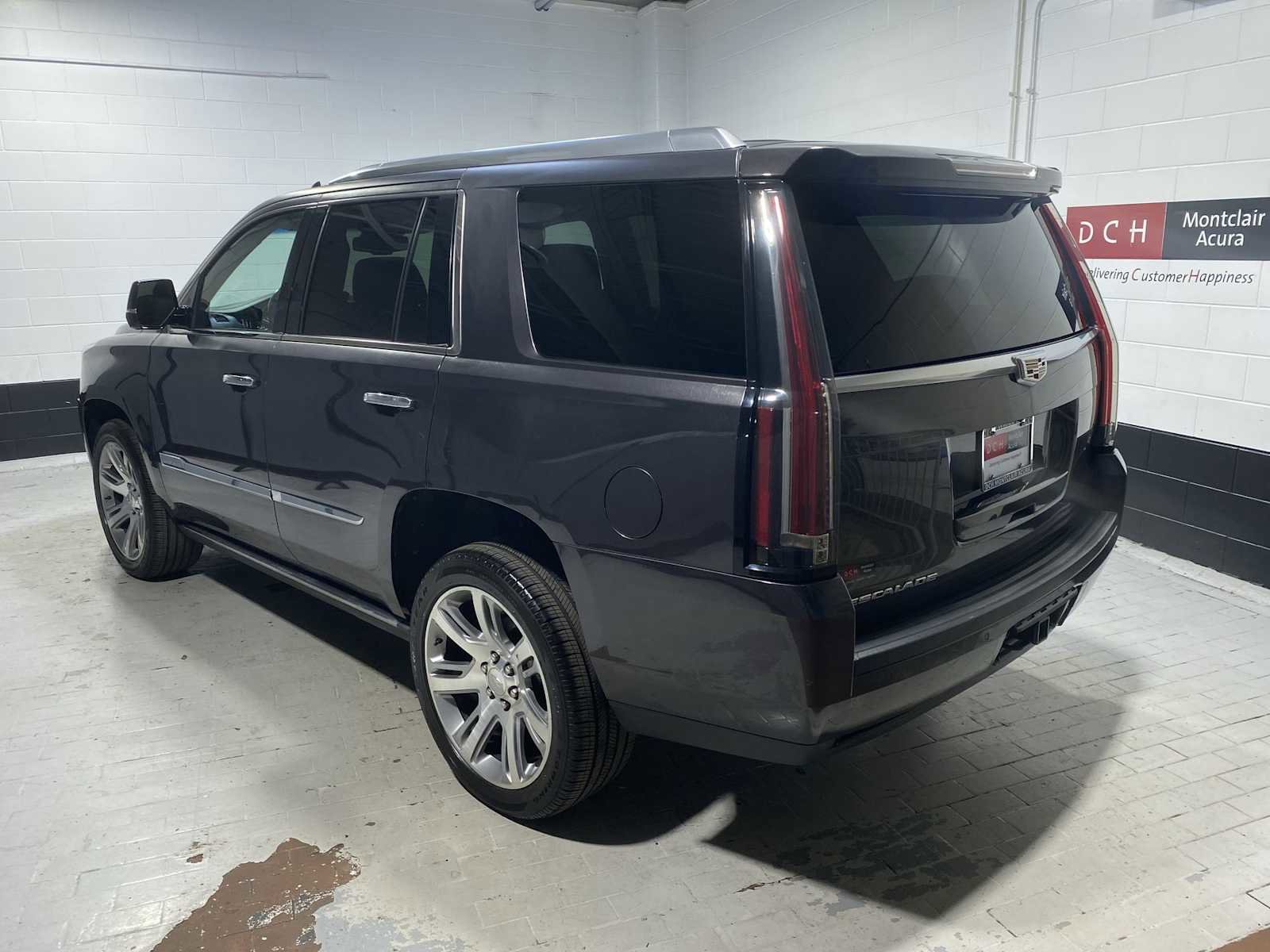 Used 2015 Cadillac Escalade Premium AWD/4WD image 4