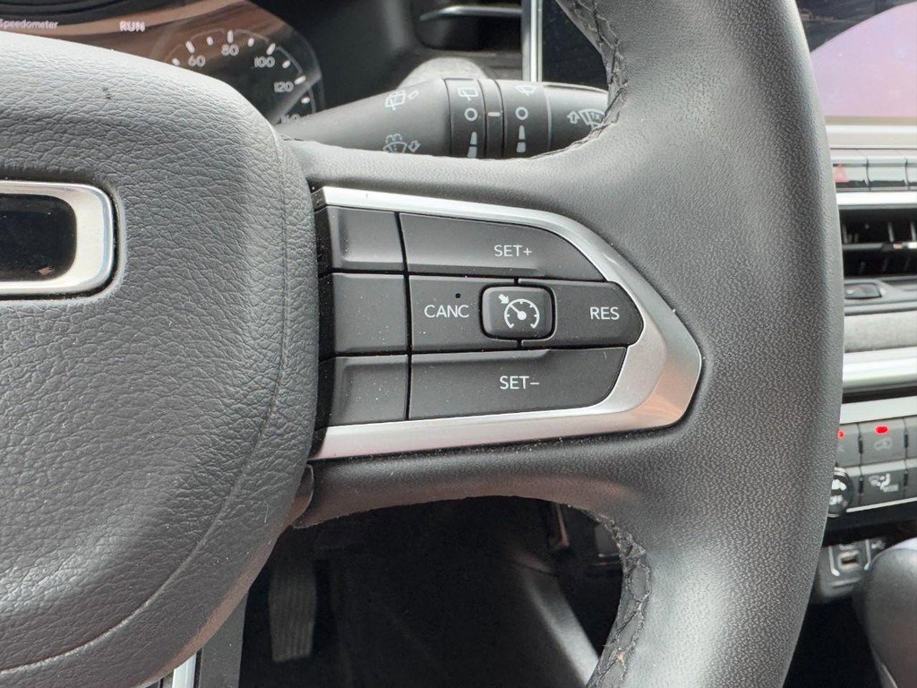Used 2024 Jeep Compass Latitude AWD/4WD image 19