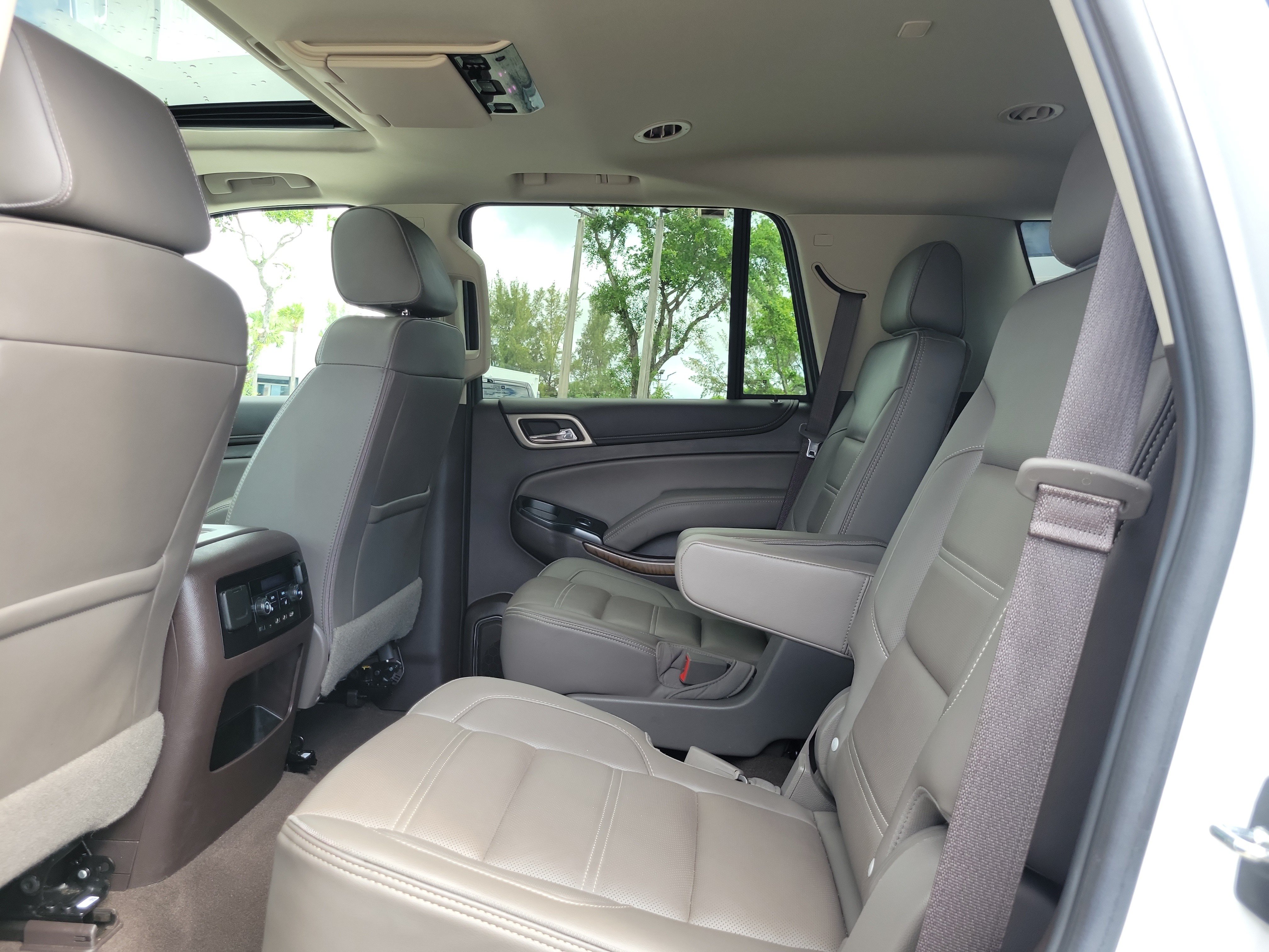 Used 2020 GMC Yukon Denali w/ Denali Ultimate Package AWD/4WD image 16