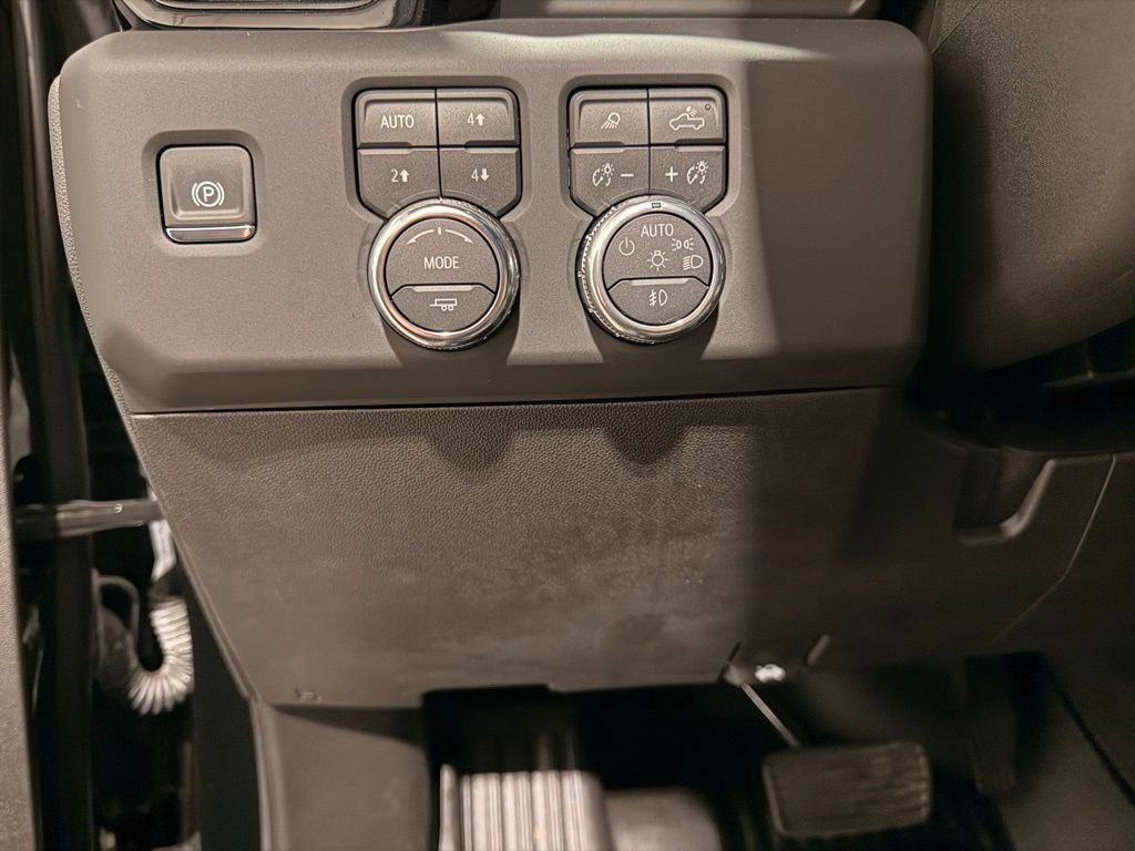 Used 2025 GMC Sierra 2500 AT4X image 16