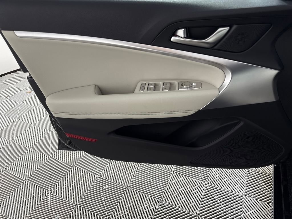 New 2025 Genesis G70 2.5T image 12