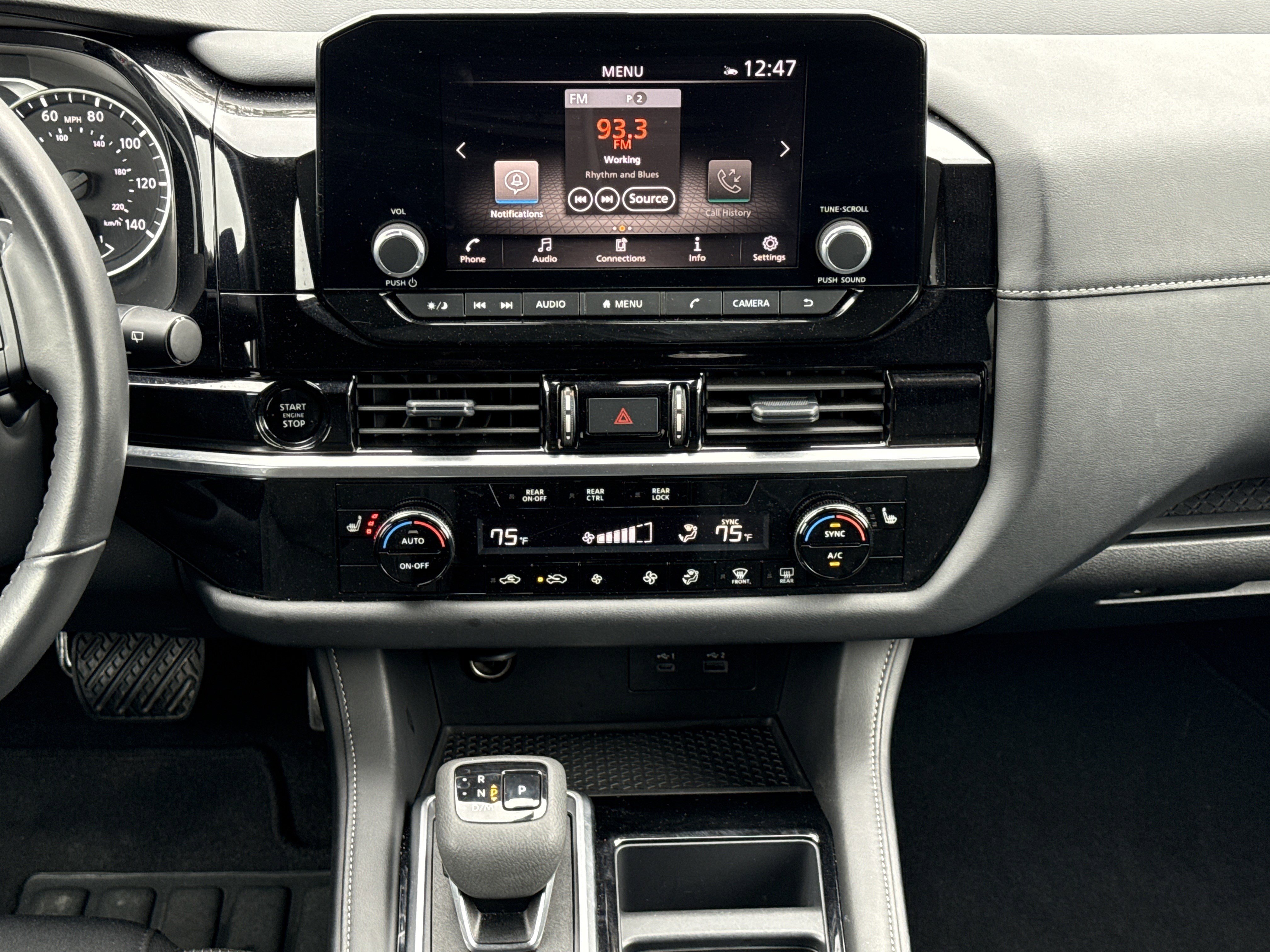 Used 2025 Nissan Pathfinder SV AWD/4WD image 28