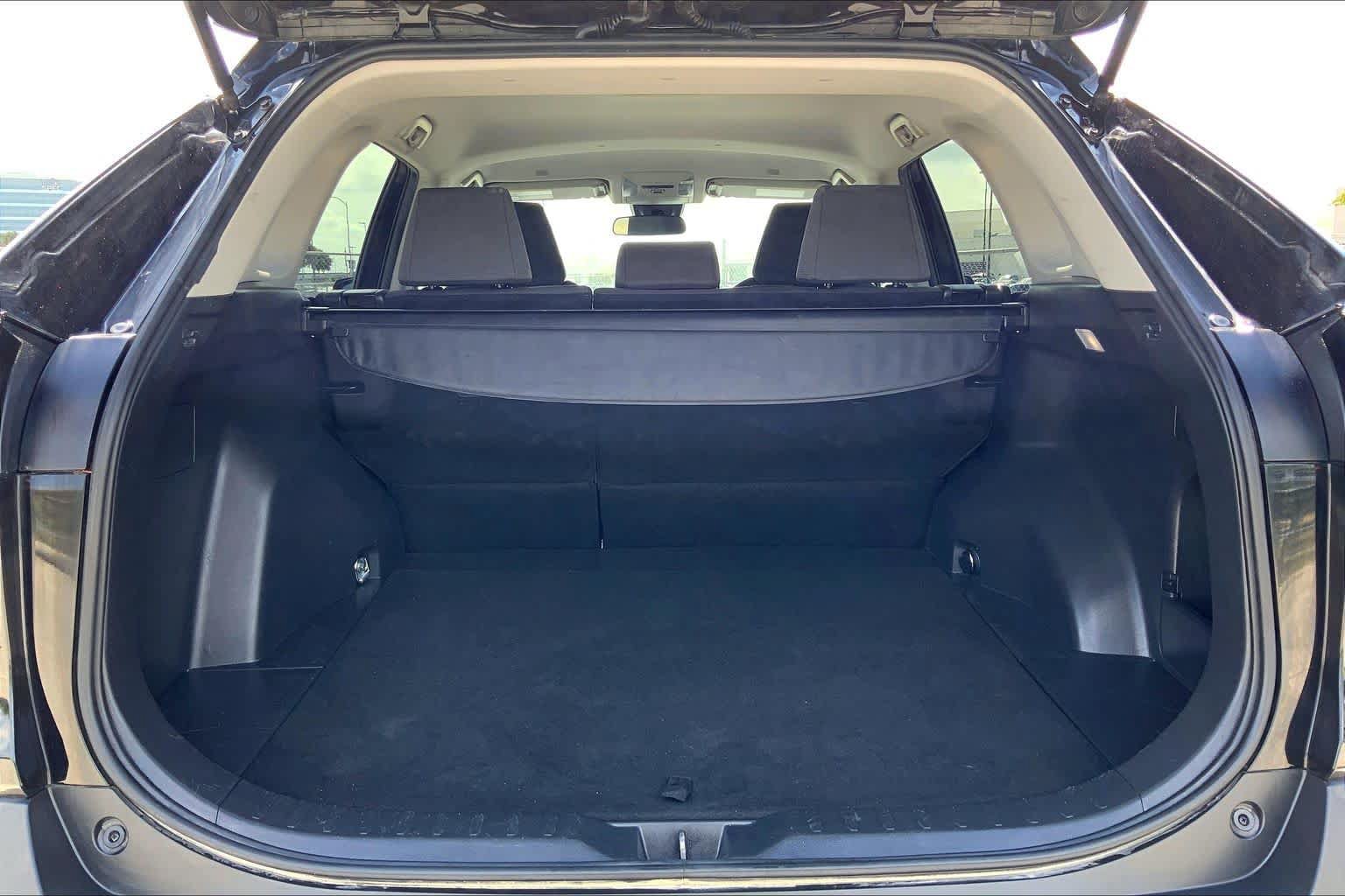 Used 2024 Toyota RAV4 XLE FWD image 33