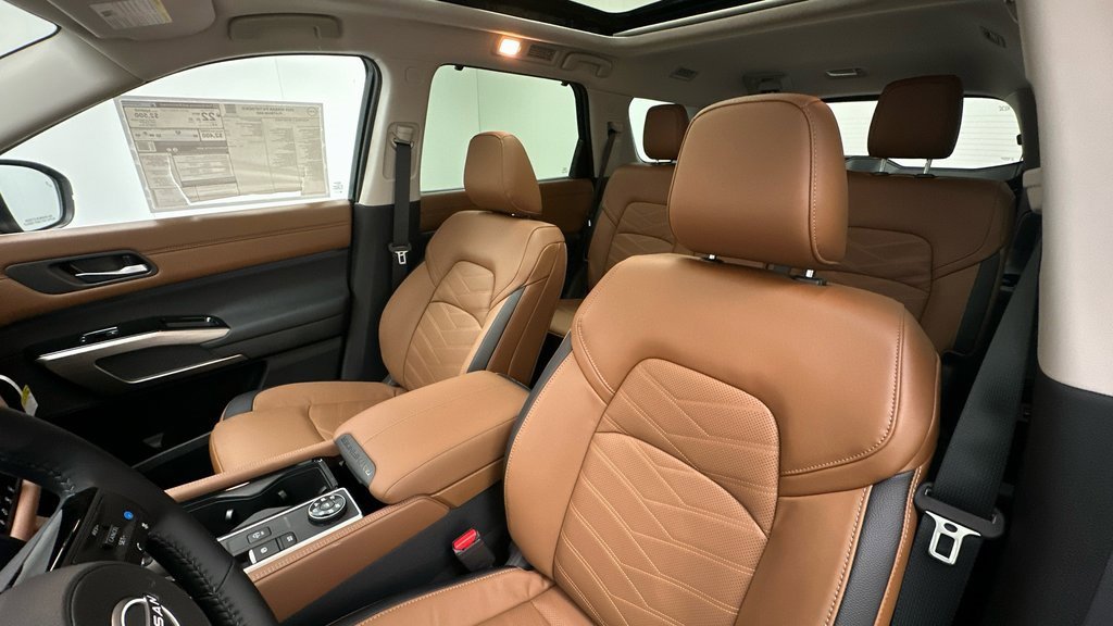 New 2025 Nissan Pathfinder Platinum w/ Cargo Package image 9