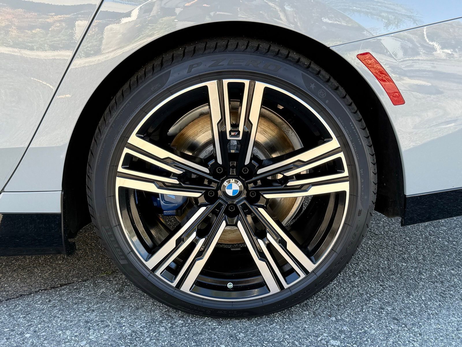 Used 2025 BMW i7 eDrive50 w/ M Sport Package image 18