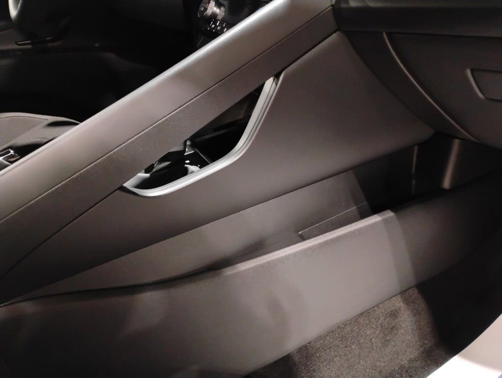 Used 2025 Hyundai Elantra Sport image 13