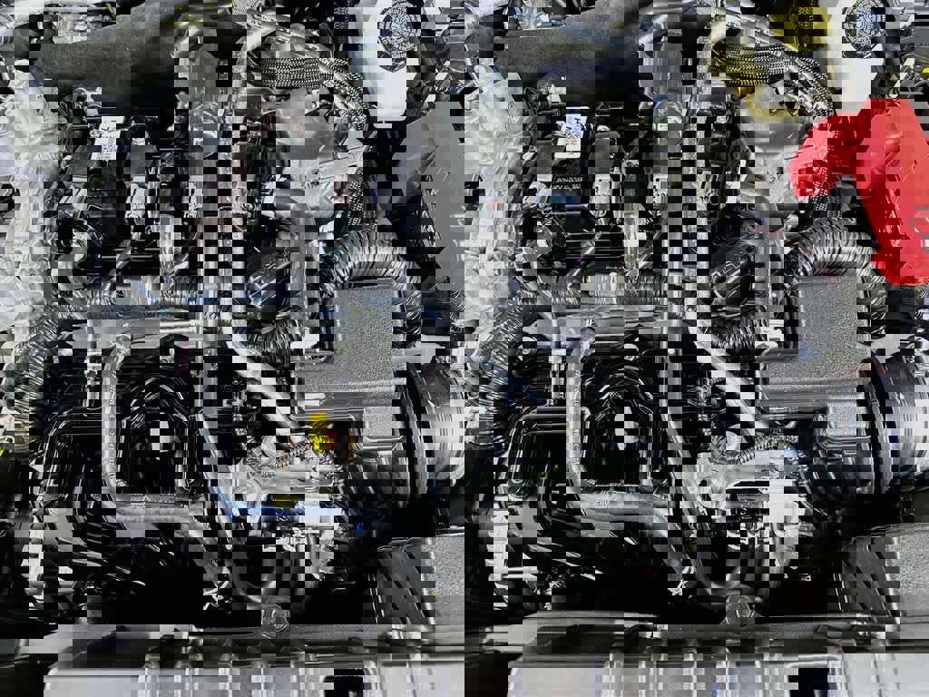 Used 2025 Nissan Kicks SR FWD image 9