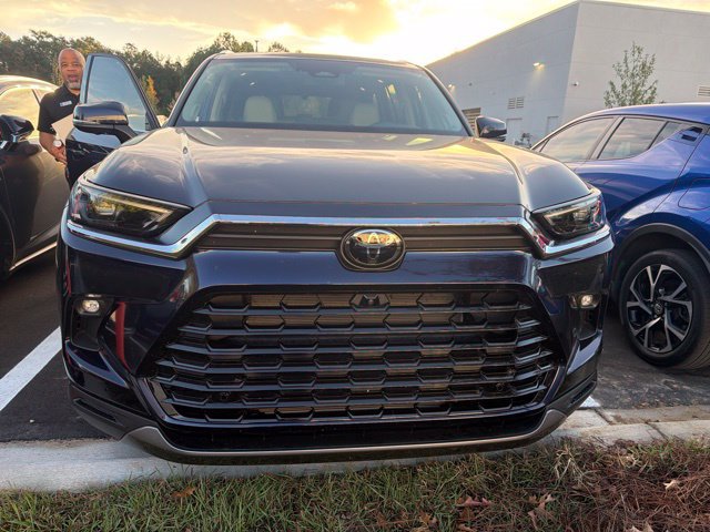 Used 2025 Toyota Grand Highlander AWD image 7