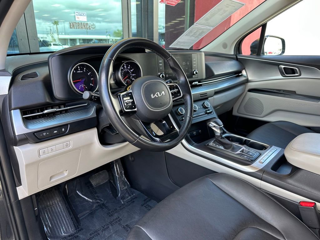 Used 2022 Kia Carnival LX image 14