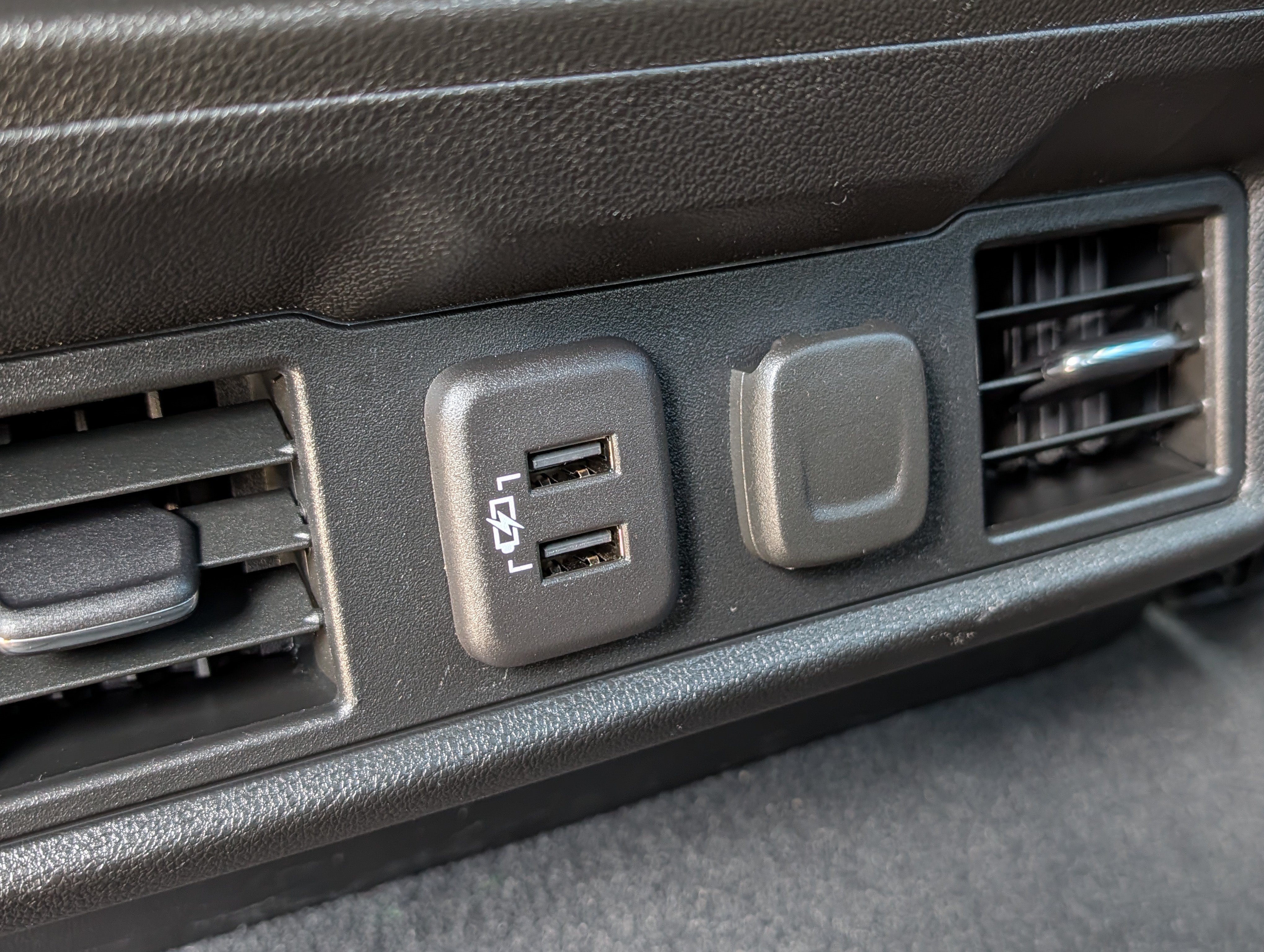 Used 2022 Chevrolet Silverado 1500 LT AWD/4WD image 13