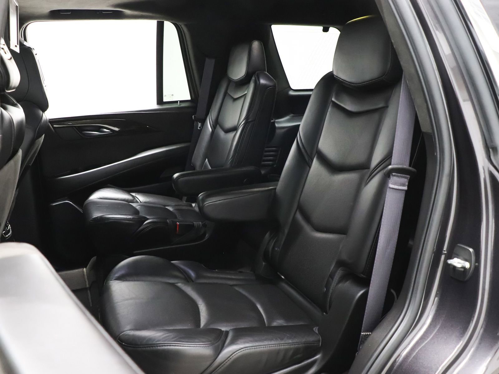 Used 2016 Cadillac Escalade Platinum image 24