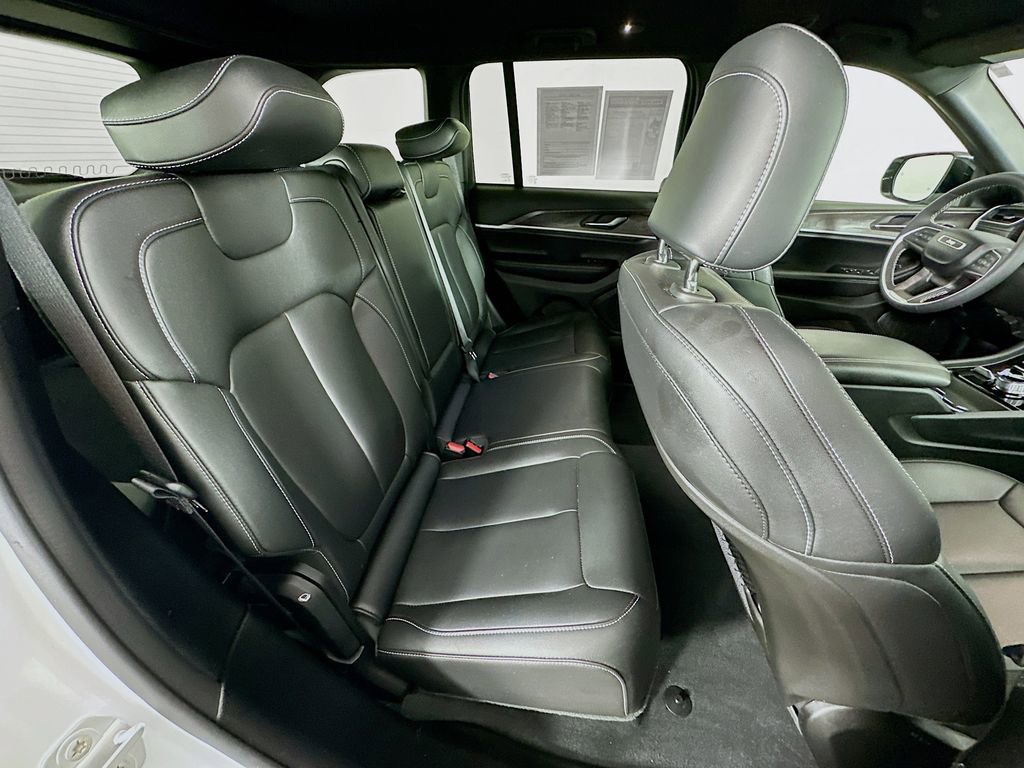 Certified 2025 Jeep Grand Cherokee Limited AWD/4WD image 38