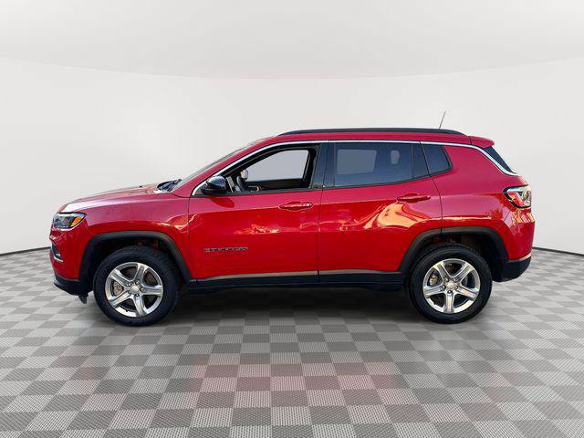Used 2024 Jeep Compass Latitude AWD/4WD image 6