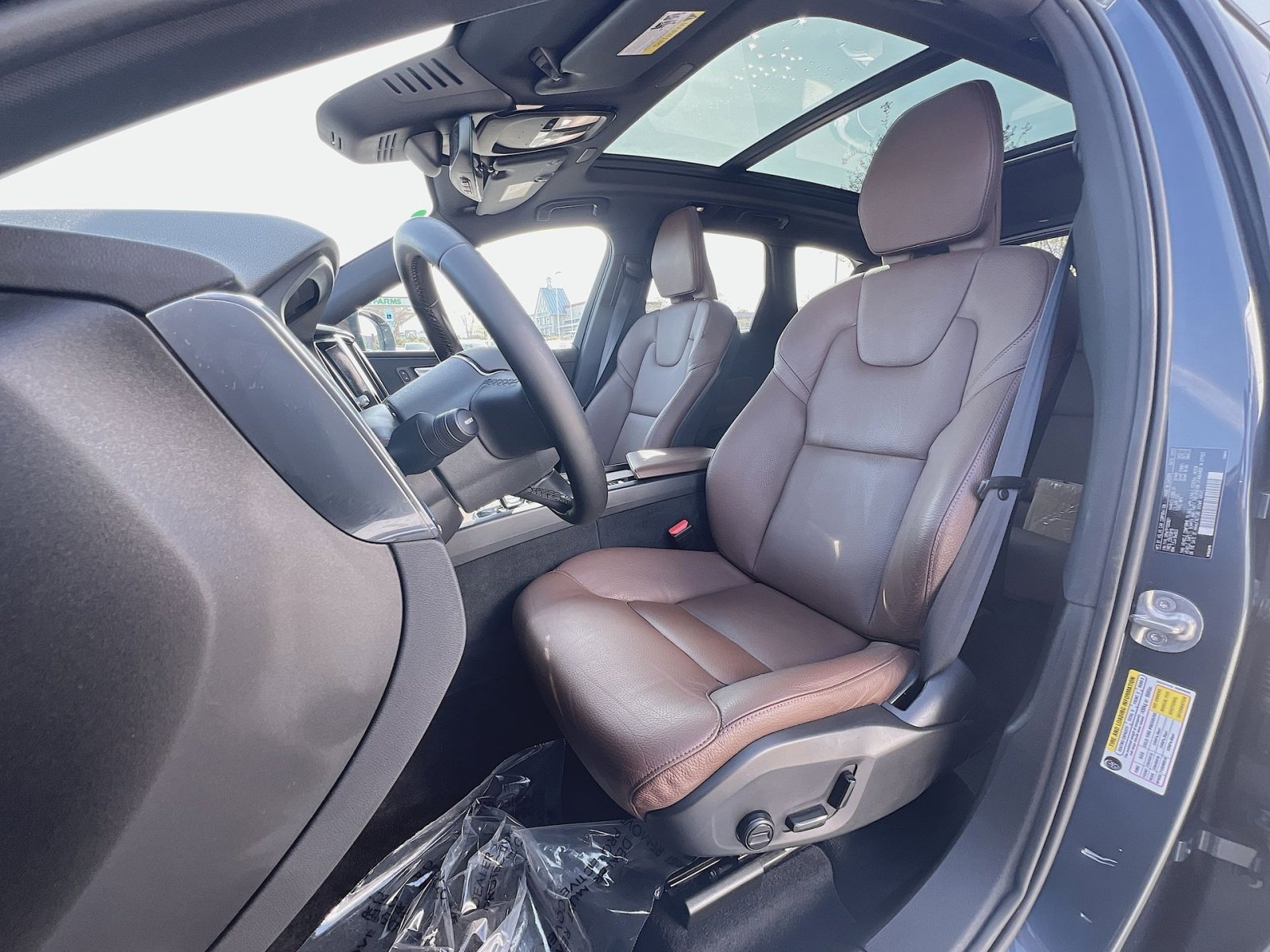 Certified 2023 Volvo XC60 B5 Plus w/ Climate Package AWD/4WD image 21