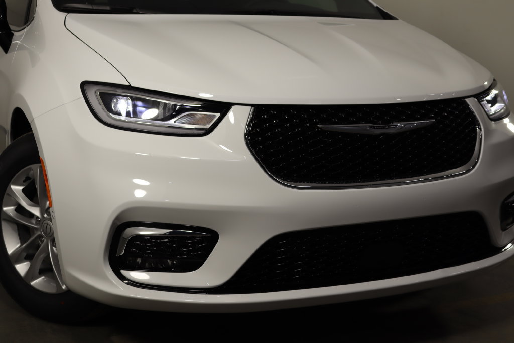 New 2026 Chrysler Pacifica Select FWD image 43