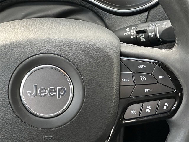 Used 2023 Jeep Cherokee Altitude Lux image 13