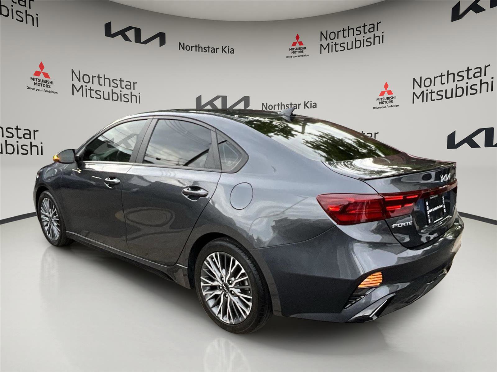 Used 2022 Kia Forte GT-Line FWD image 2