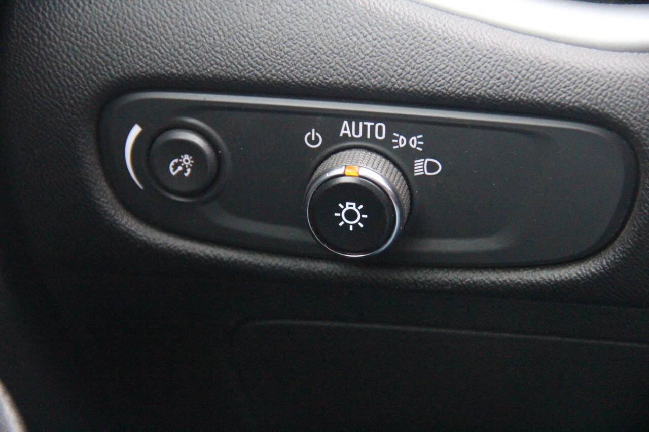 Used 2023 Chevrolet Malibu LT image 24